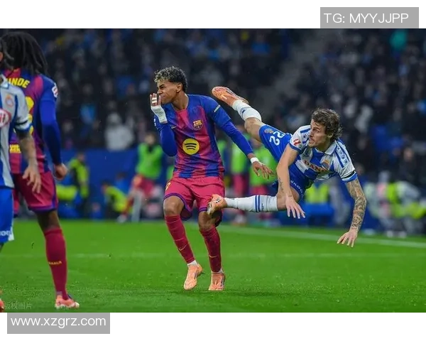 西甲激战：里昂大胜巴萨6比2神奇扑救引发全场狂欢